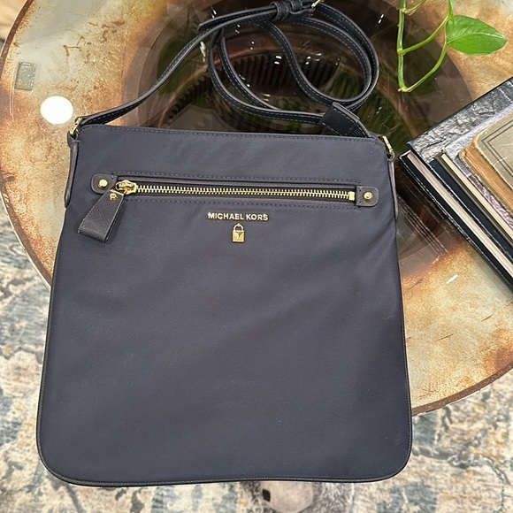 Michael Kors Kelsey Crossbody ADMIRAL Dark Navy crossbody - Picture 1 of 13